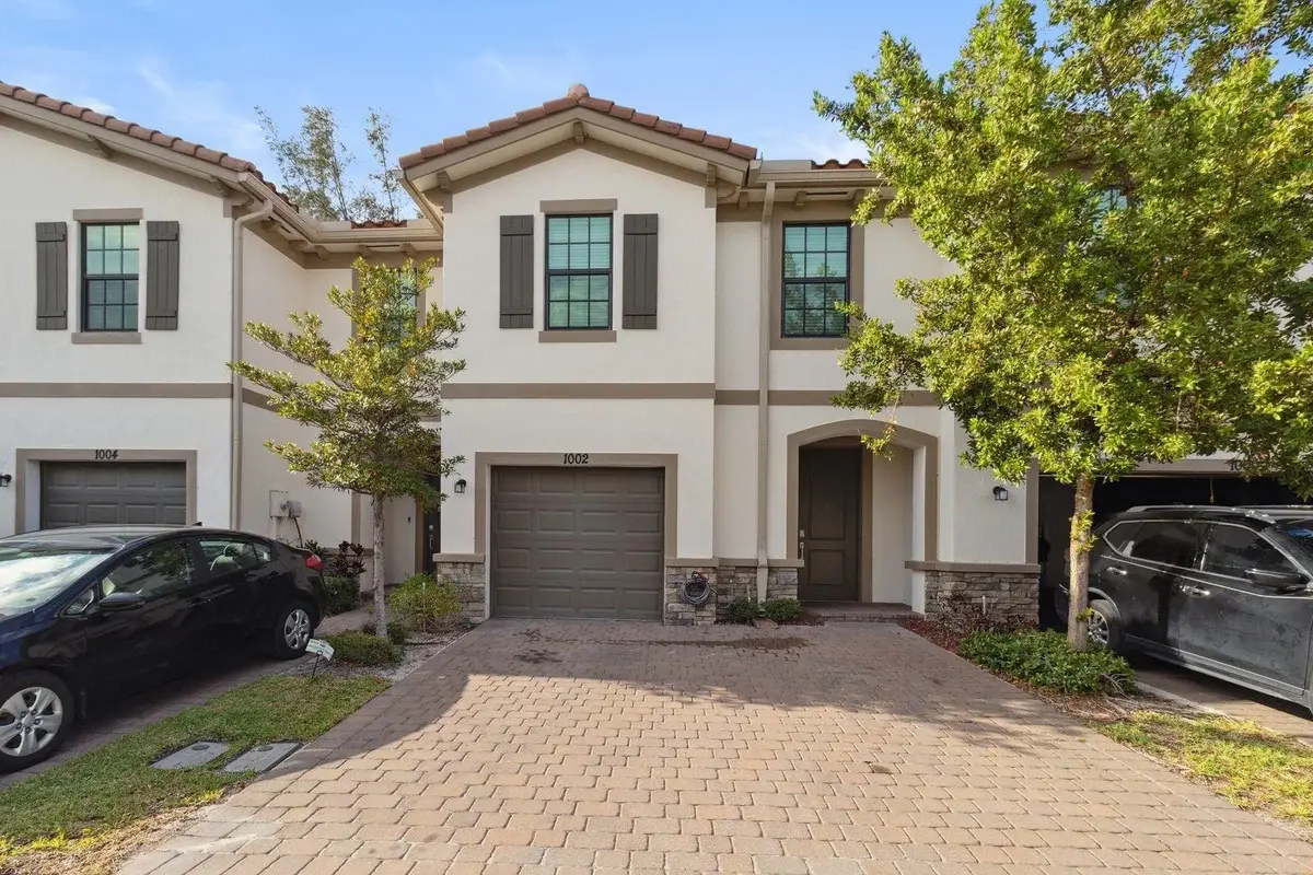 1002 Sweet Briar Ln, Riviera Beach: photo 1 of 38