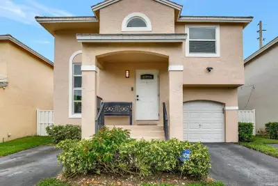 9919 NW 2nd St, Plantation: photo 1 of 32
