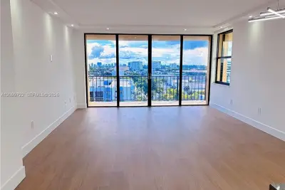 1470 NE 123rd St #A901, North Miami: photo 1 of 18