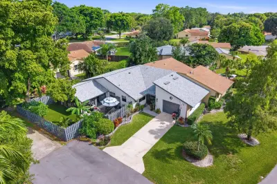 819 NW 25th Ave, Delray Beach: photo 1 of 42