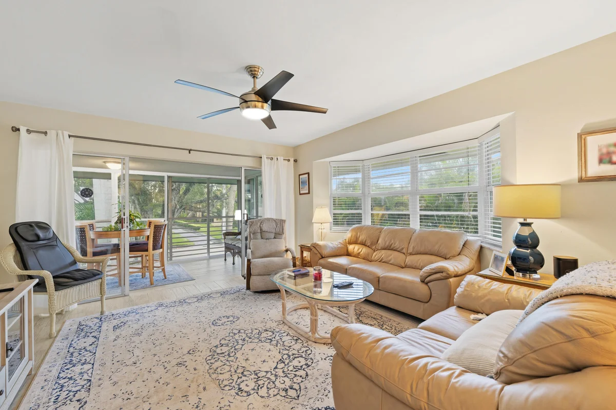 2 Garden St #201M, Tequesta: photo 1 of 32
