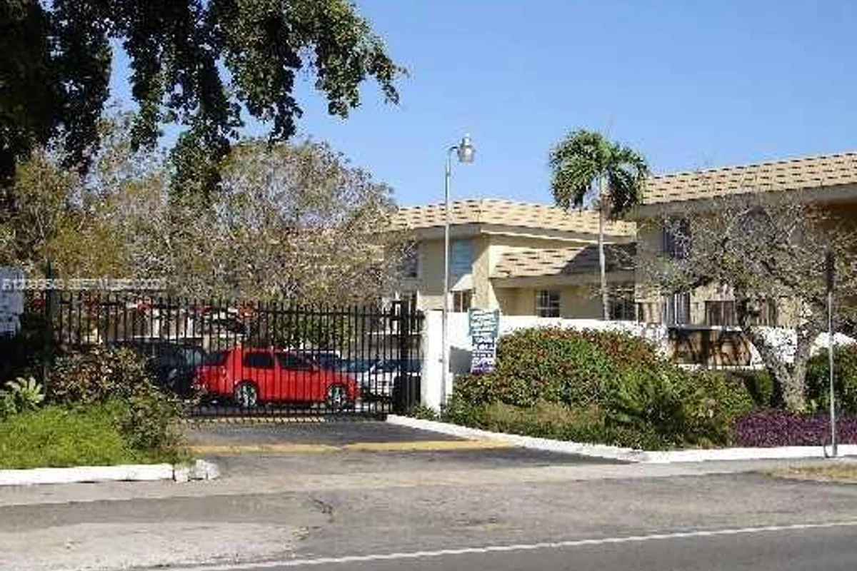 10905 N Kendall Dr #406, Miami: photo 1 of 15