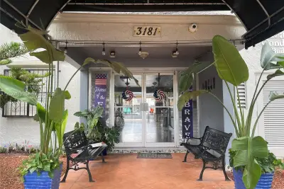 3181 SW 13th St #403, Miami: photo 1 of 14