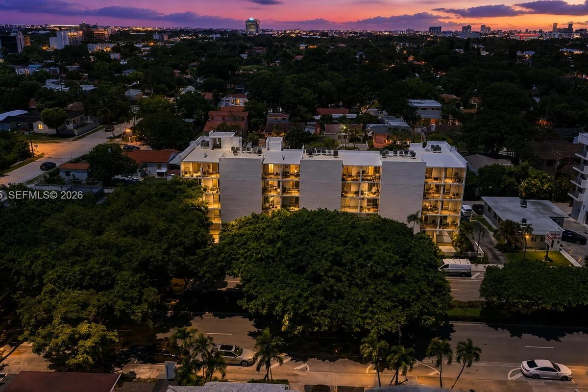 2463 Coral Way #48, Miami: photo 1 of 20