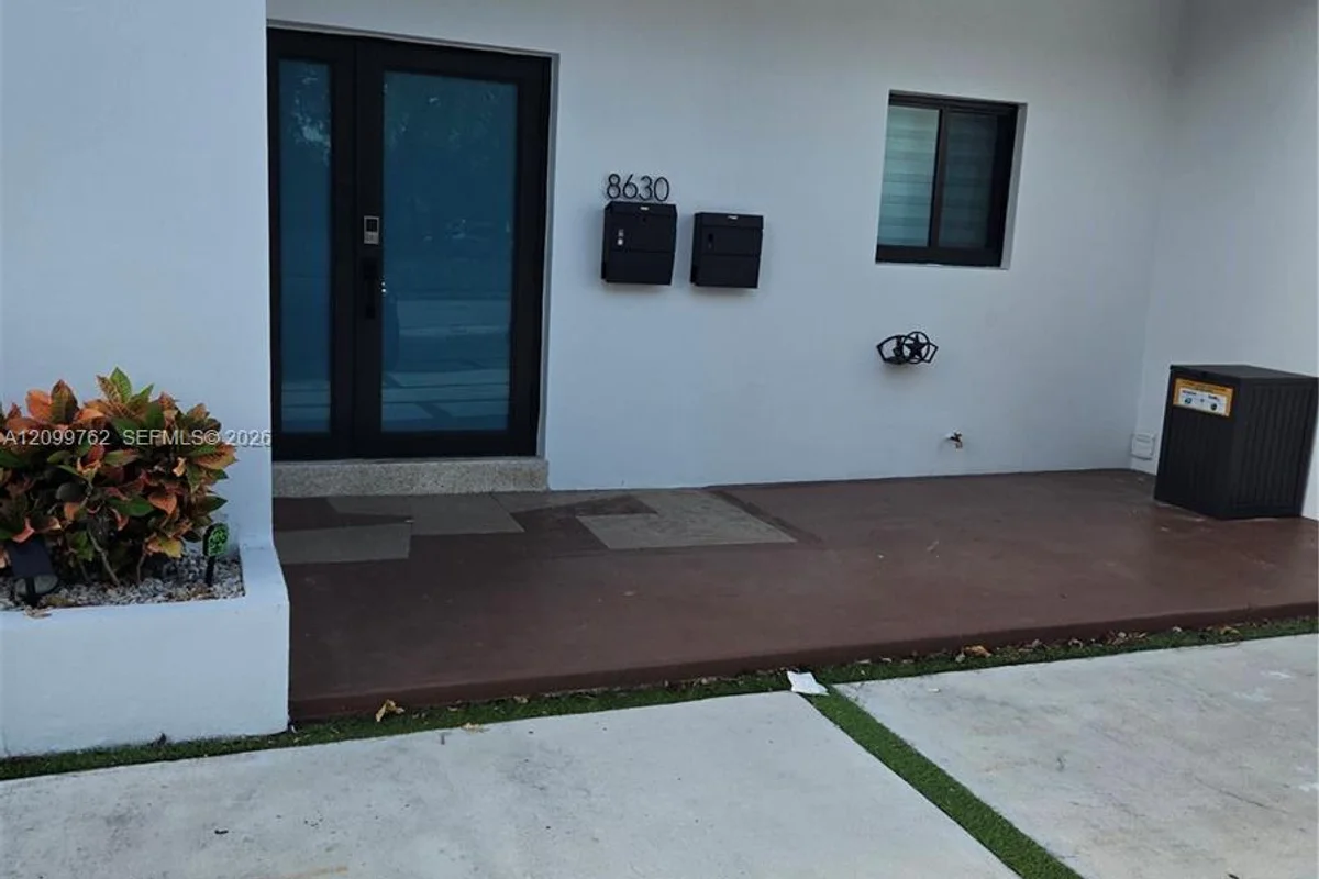 8630 SW 20th St #main front, Miami: photo 1 of 3