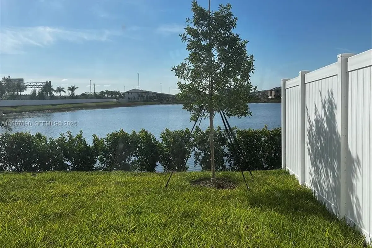 3236 W 114th Ter, Hialeah: photo 1 of 22