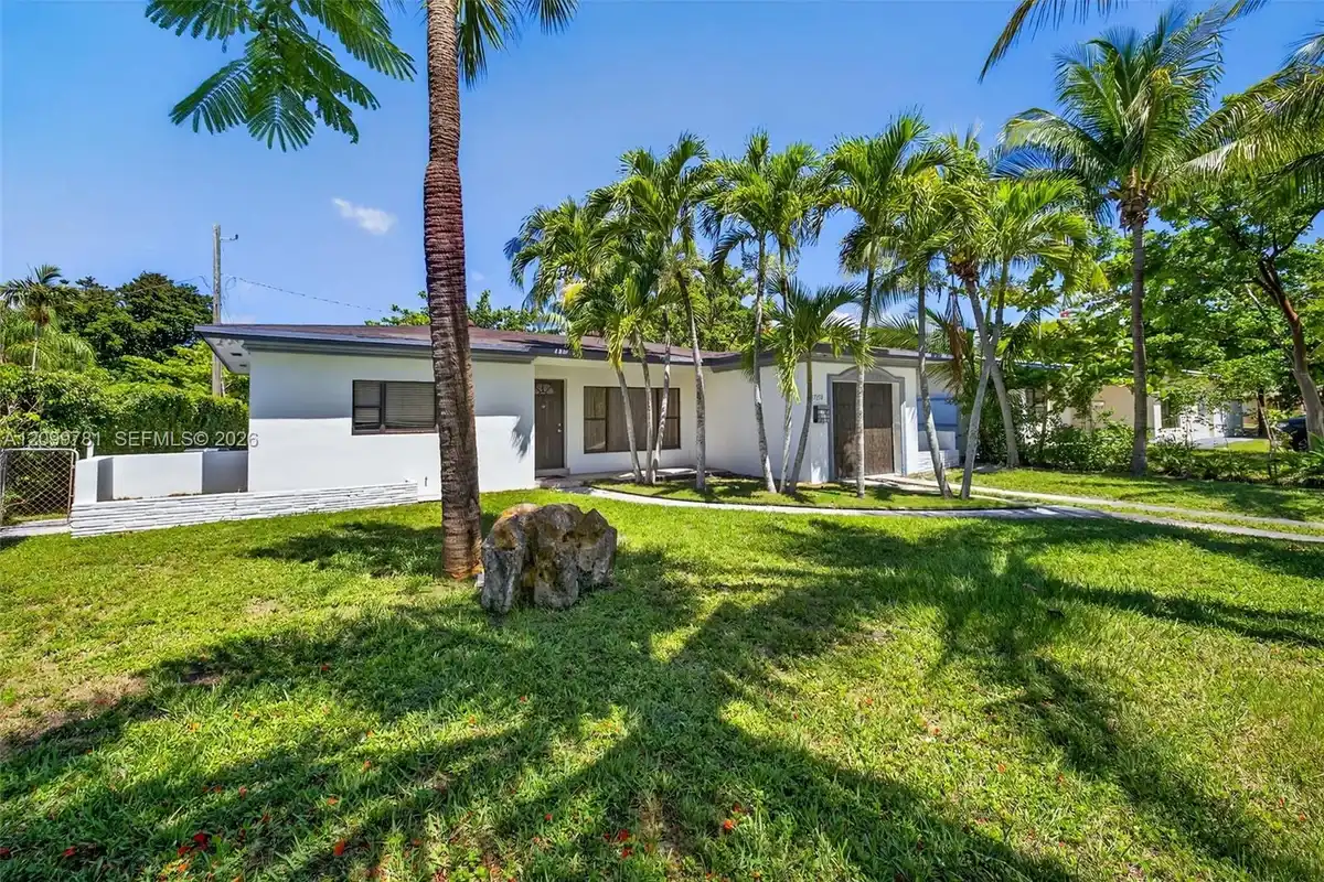 17150 NE 18th Ave, North Miami Beach: photo 1 of 35