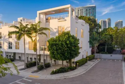 455 NE 39th St #202, Miami: photo 1 of 71