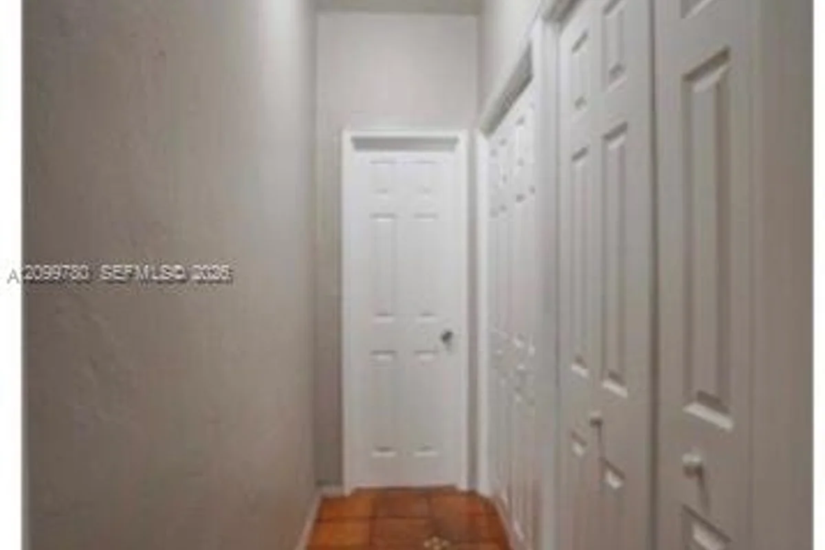 952 Meridian Ave #9, Miami Beach: photo 1 of 7