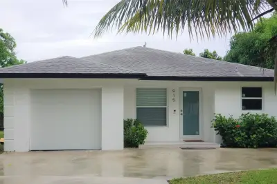 915 SE 2nd Ave, Delray Beach: photo 1 of 20