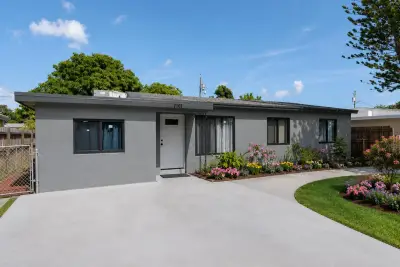 2101 Wellington Rd, West Palm Beach: photo 1 of 1