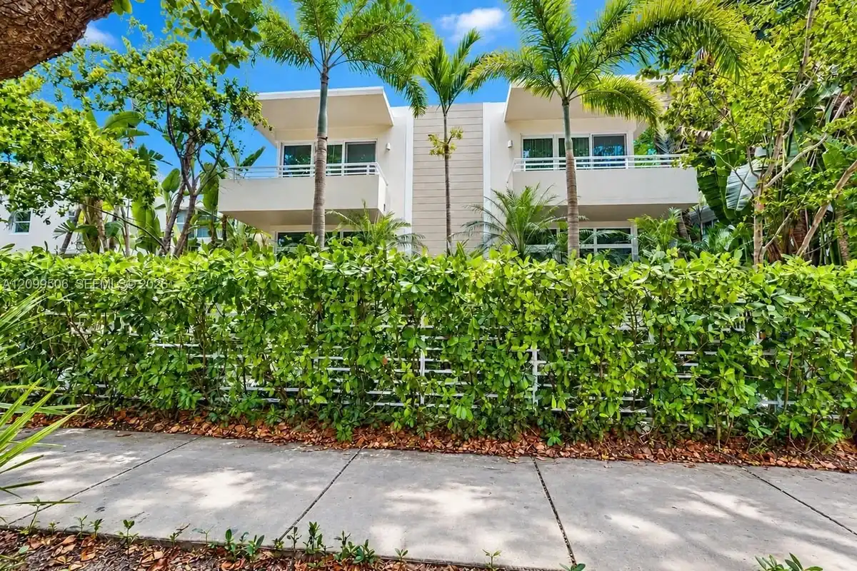 619 Meridian Ave #4, Miami Beach: photo 1 of 19