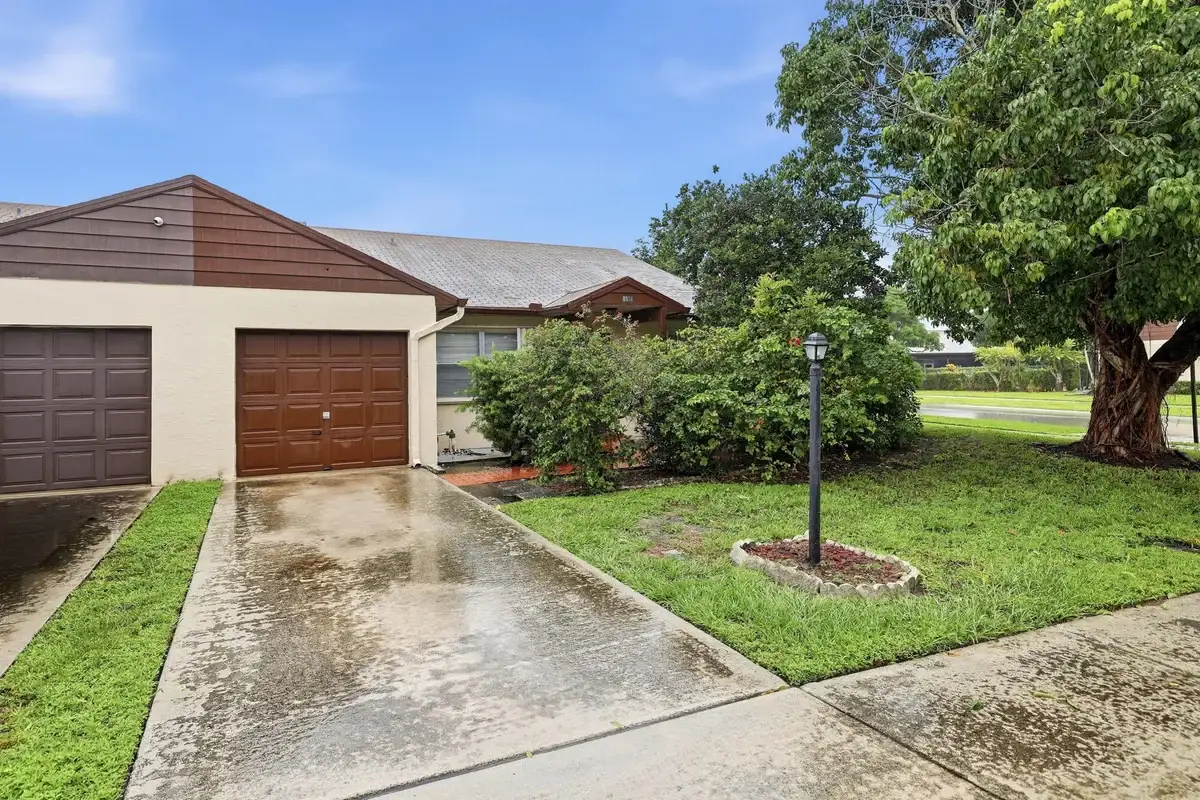 8501 Blue Cypress Dr, Lake Worth: photo 1 of 26