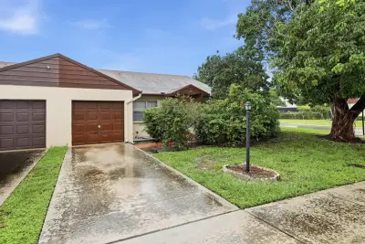 8501 Blue Cypress Dr, Lake Worth: photo 1 of 26