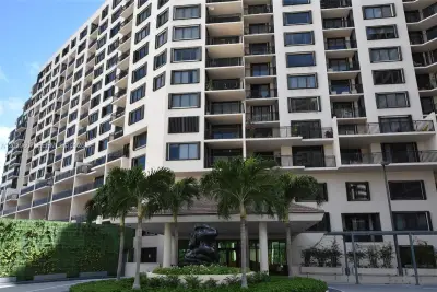 540 Brickell Key Dr #902, Miami: photo 1 of 70