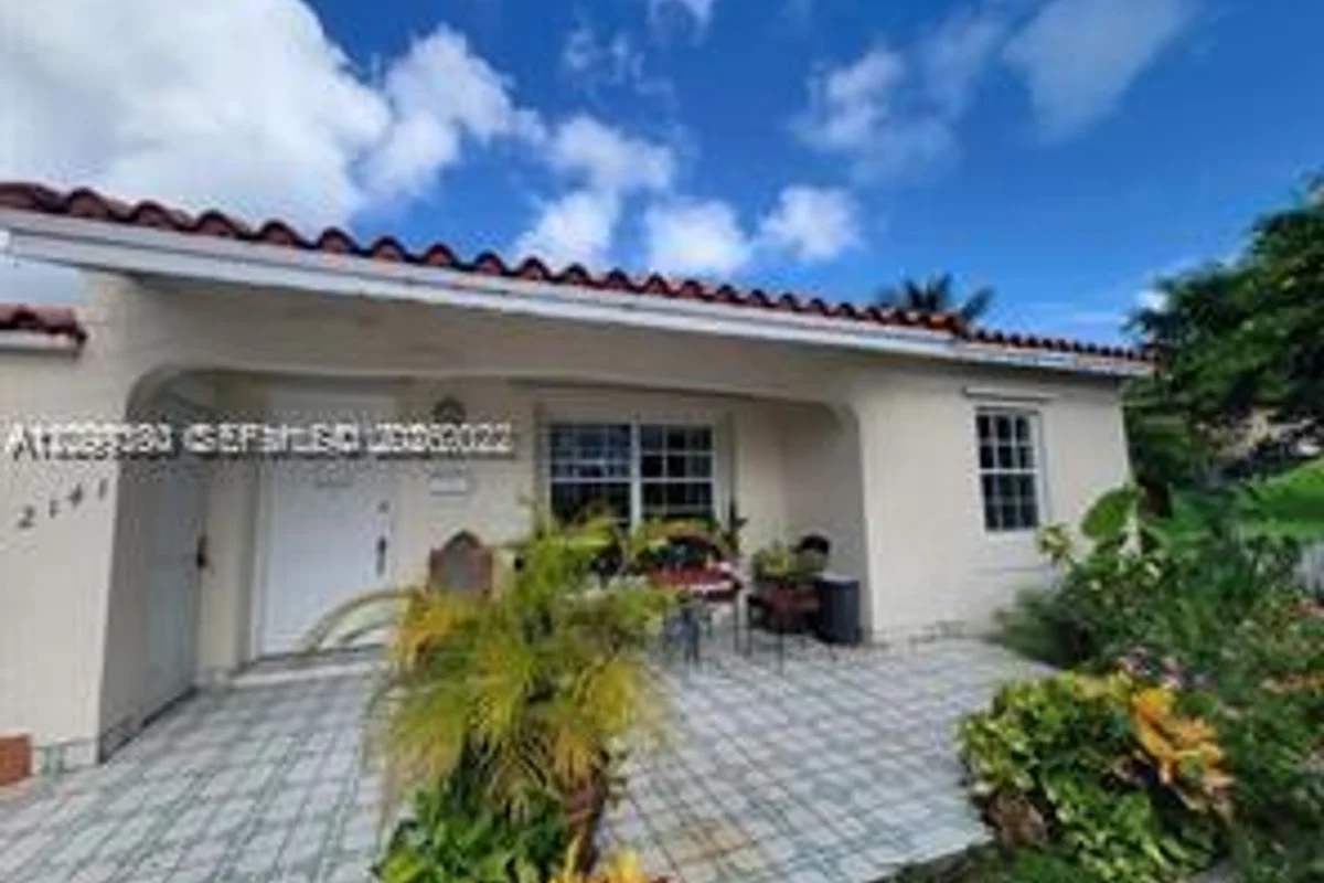 2141 Biarritz Dr #1, Miami Beach: photo 1 of 8