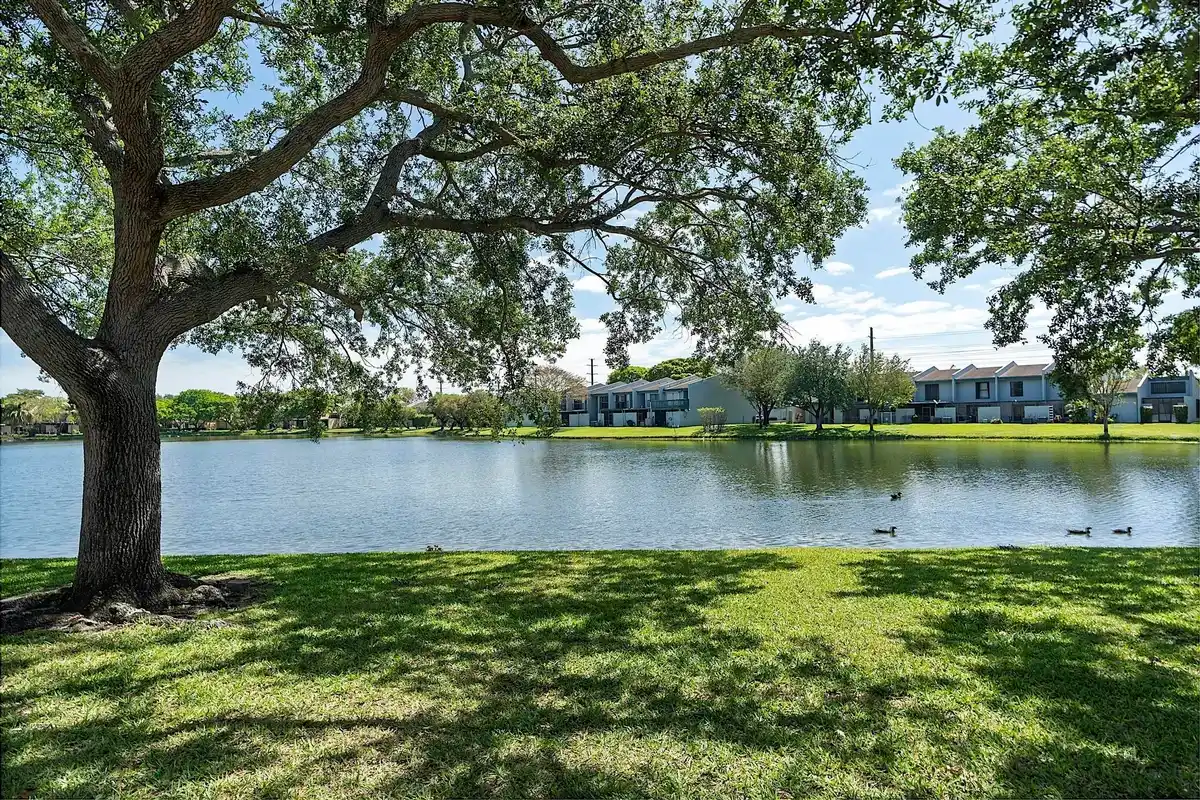 1177 NW 98th Ter #132, Pembroke Pines: photo 1 of 20