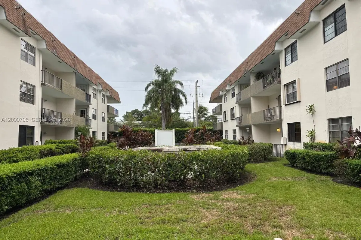 9022 NE 8th Ave #3R, Miami Shores: photo 1 of 10