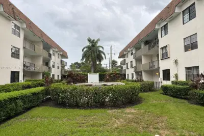 9022 NE 8th Ave #3R, Miami Shores: photo 1 of 10