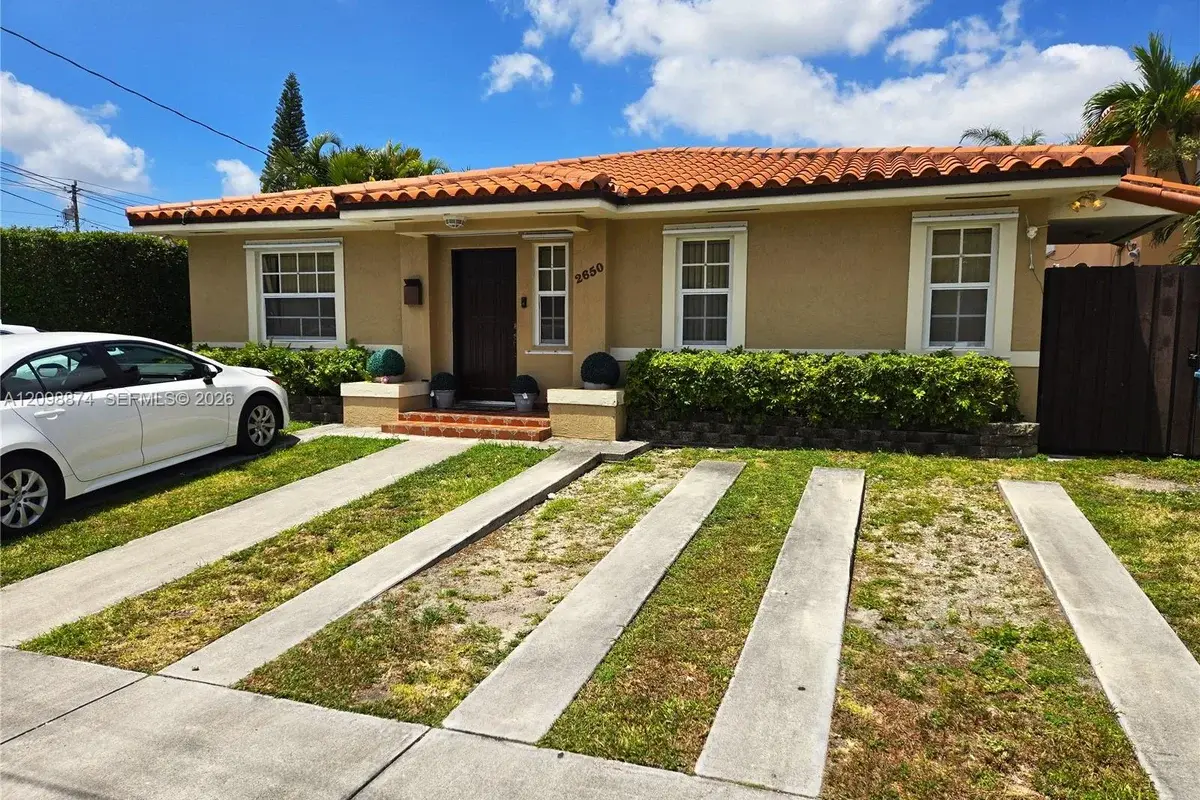 2652 SW 31st Ct, Miami: photo 1 of 16
