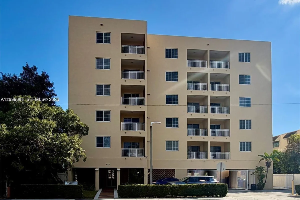 601 SW 37th Ave #505, Miami: photo 1 of 18