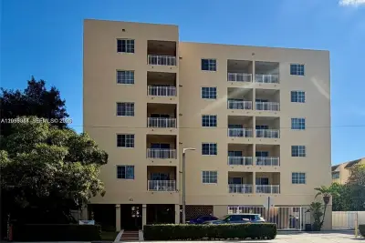 601 SW 37th Ave #505, Miami: photo 1 of 18
