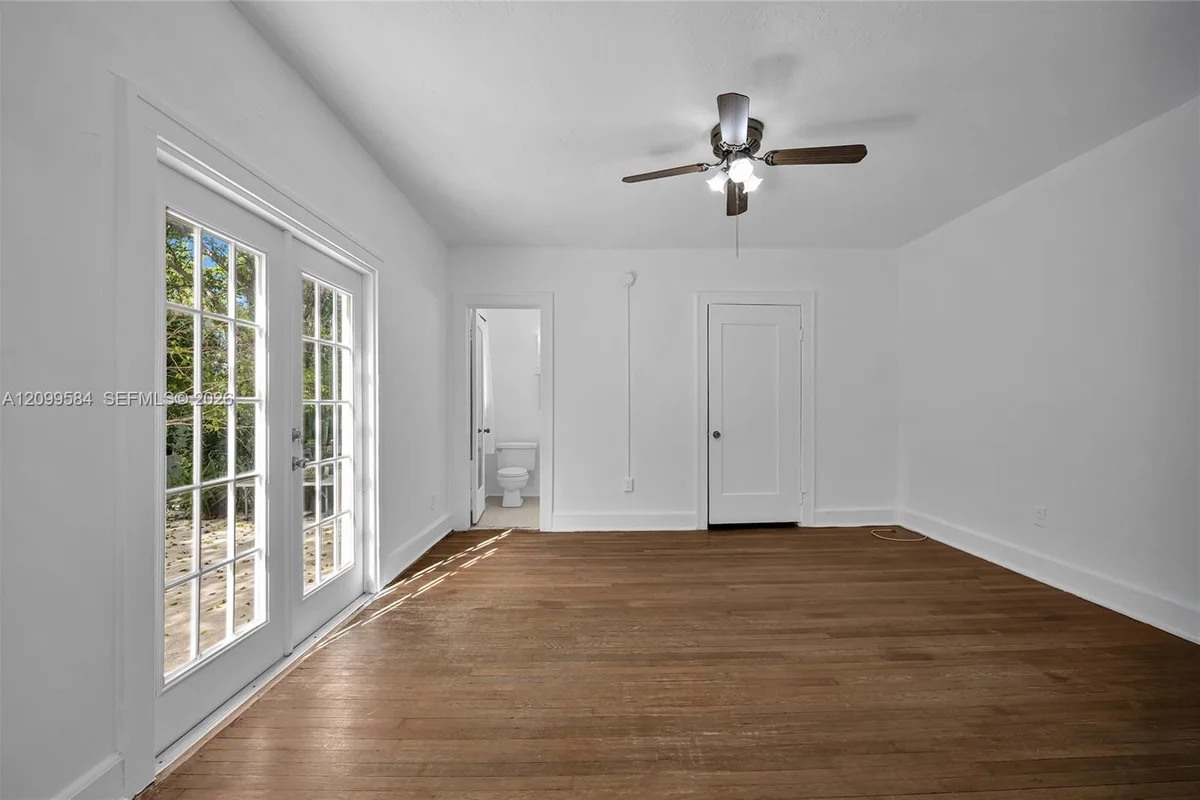 670 W 46th St #7, Miami Beach: photo 1 of 17