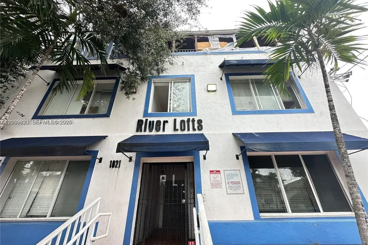 1021 NW 3rd St #206, Miami: photo 1 of 17