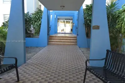 5050 NW 7th St #709, Miami: photo 1 of 15