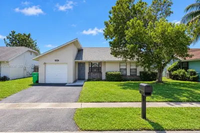 4968 NW 92nd Ave, Sunrise: photo 1 of 22