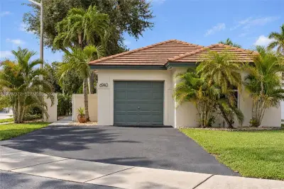 6940 SW 148th Ln, Davie: photo 1 of 30