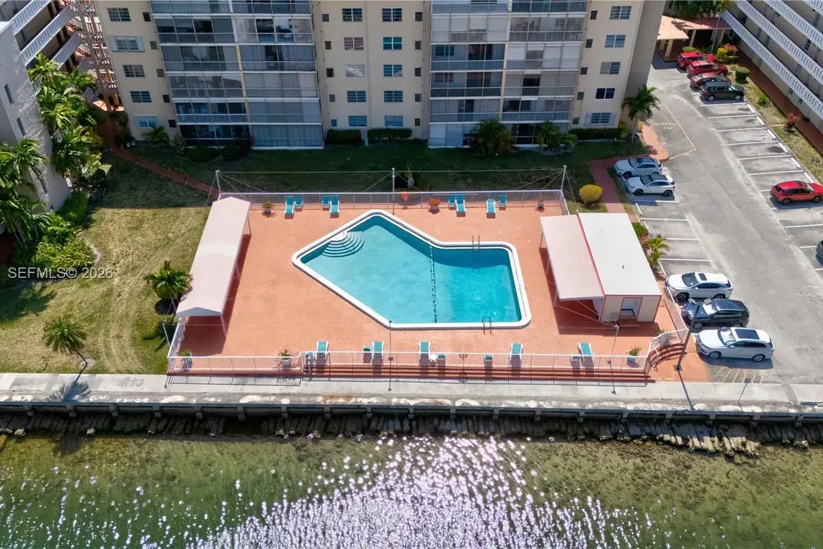 2949 Point East Dr #B306, Aventura: photo 1 of 6