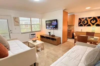 650 Pennsylvania Ave #2, Miami Beach: photo 1 of 16