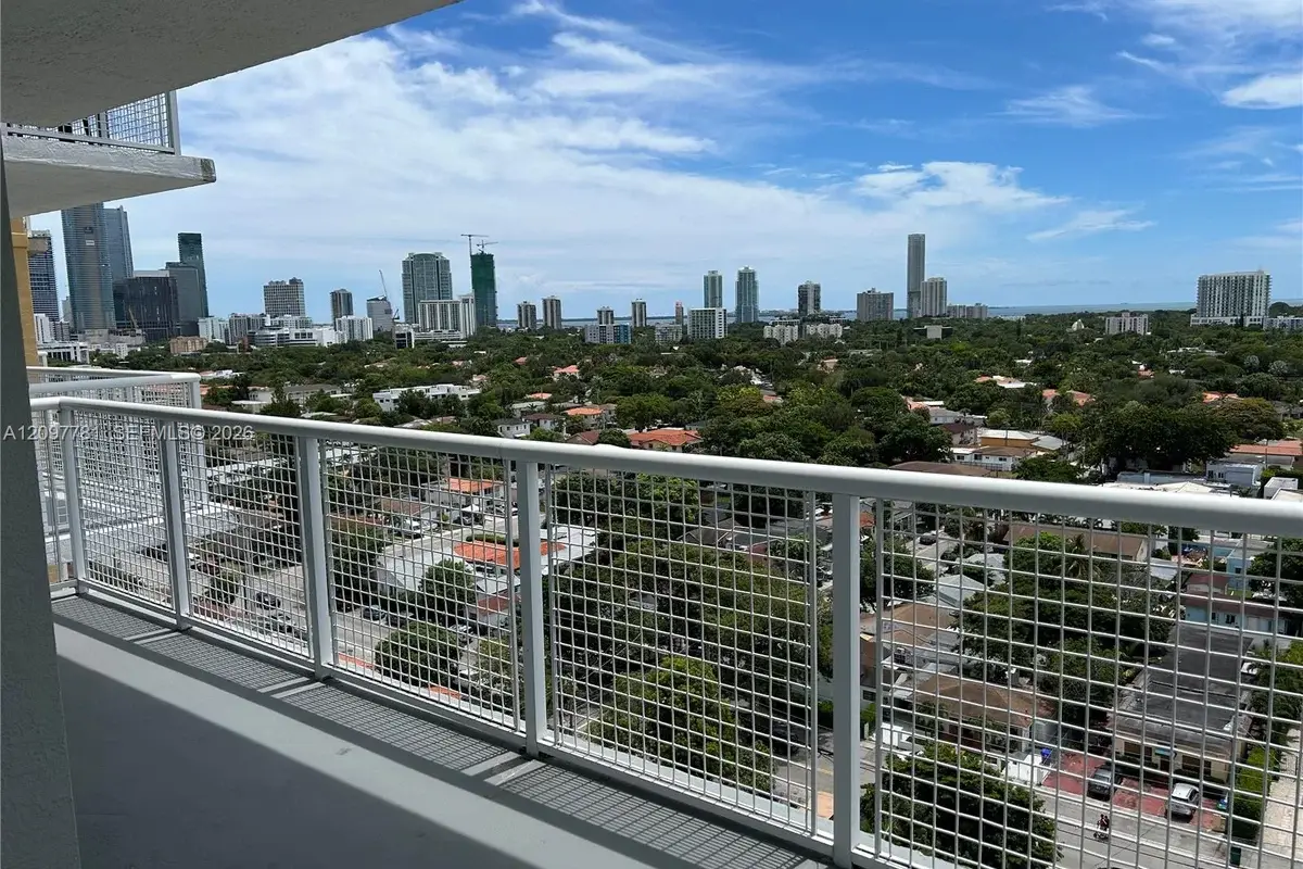 900 SW 8th St #1503, Miami: photo 1 of 21
