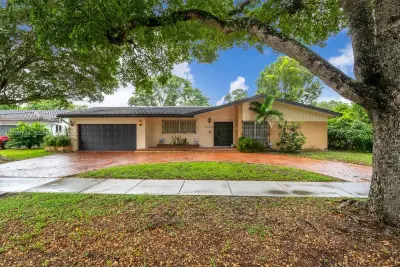 7200 S Miami Lakeway S, Miami Lakes: photo 1 of 45