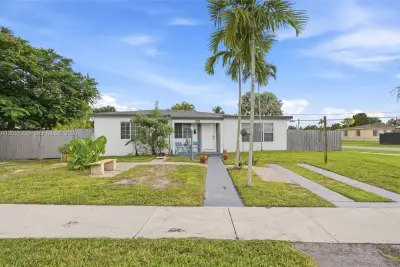 9270 SW 43rd St, Miami: photo 1 of 45