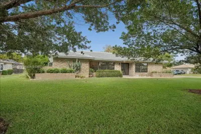 9913 SW 1st Ct, Coral Springs: photo 1 of 46