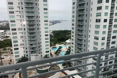 234 NE 3rd St #2202, Miami: photo 1 of 53