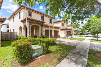 480 SE 35th Ave, Homestead: photo 1 of 48