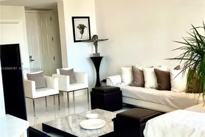 3001 NE 185th St #421, Aventura: photo 1 of 17