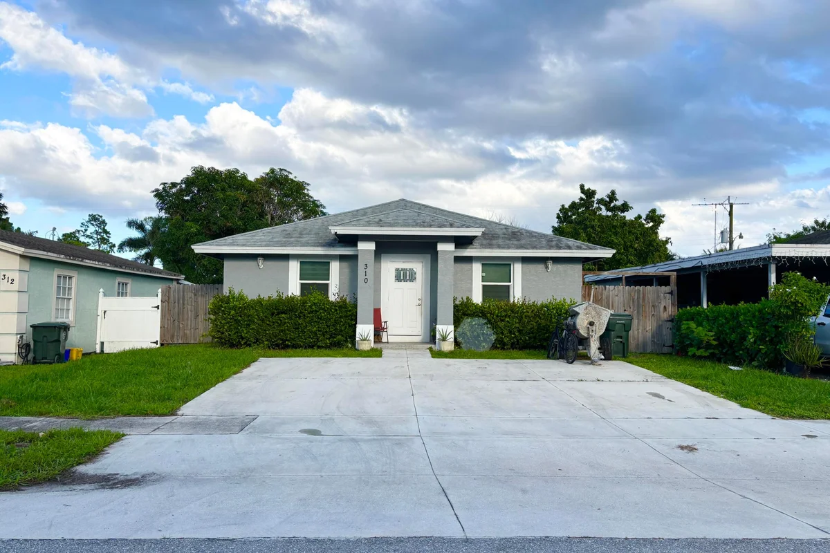 310 Jennings Ave, Lake Worth: photo 1 of 20