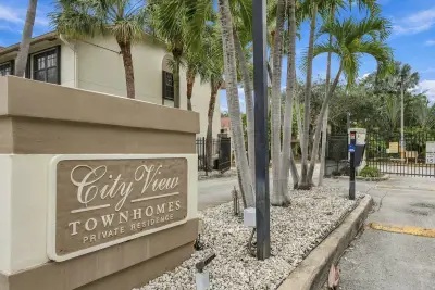 341 City View Dr, Fort Lauderdale: photo 1 of 39