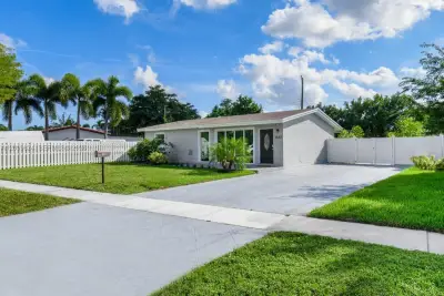 3632 SW 17th St, Fort Lauderdale: photo 1 of 23