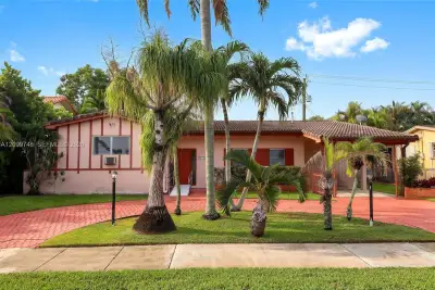 8410 SW 16th St, Miami: photo 1 of 28