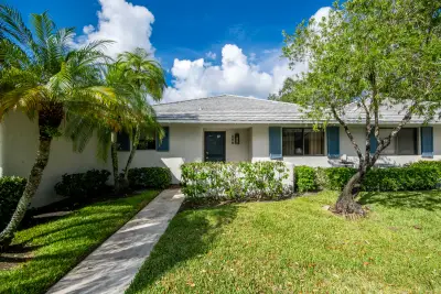 208 Club Dr, Palm Beach Gardens: photo 1 of 24