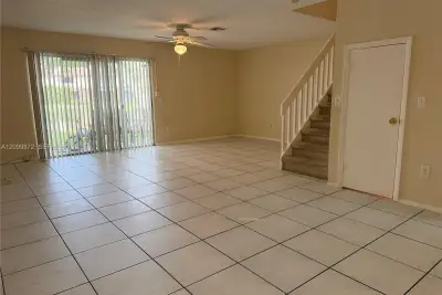 1209 Sussex Dr, North Lauderdale: photo 1 of 13