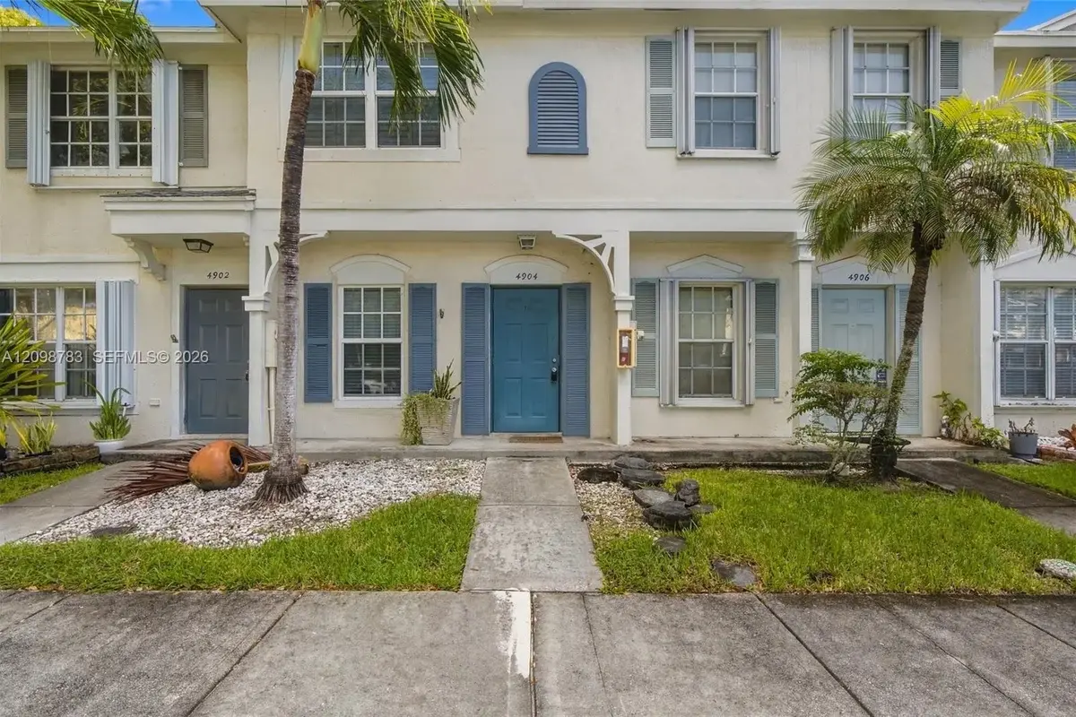 4904 SW 31st Ter, Dania Beach: photo 1 of 24