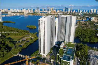 16385 Biscayne Blvd #1006, North Miami Beach: photo 1 of 22