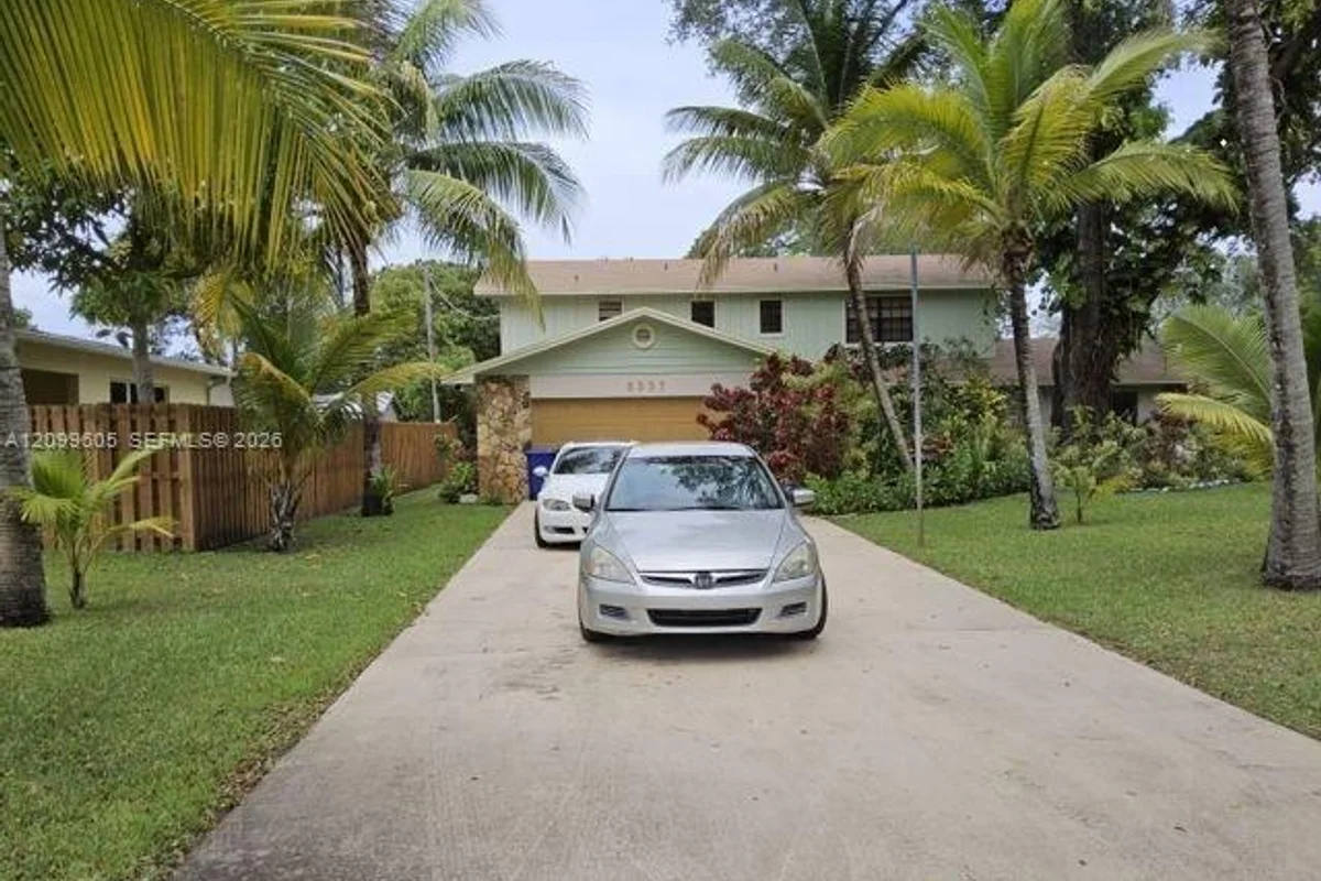 6337 SW 32nd St, Miramar: photo 1 of 47