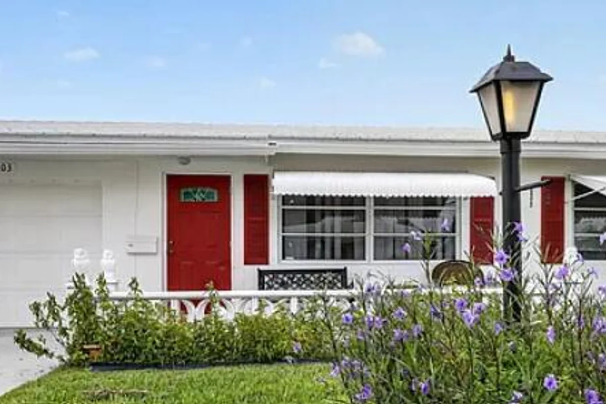 1303 SW 15th St, Boynton Beach: photo 1 of 2